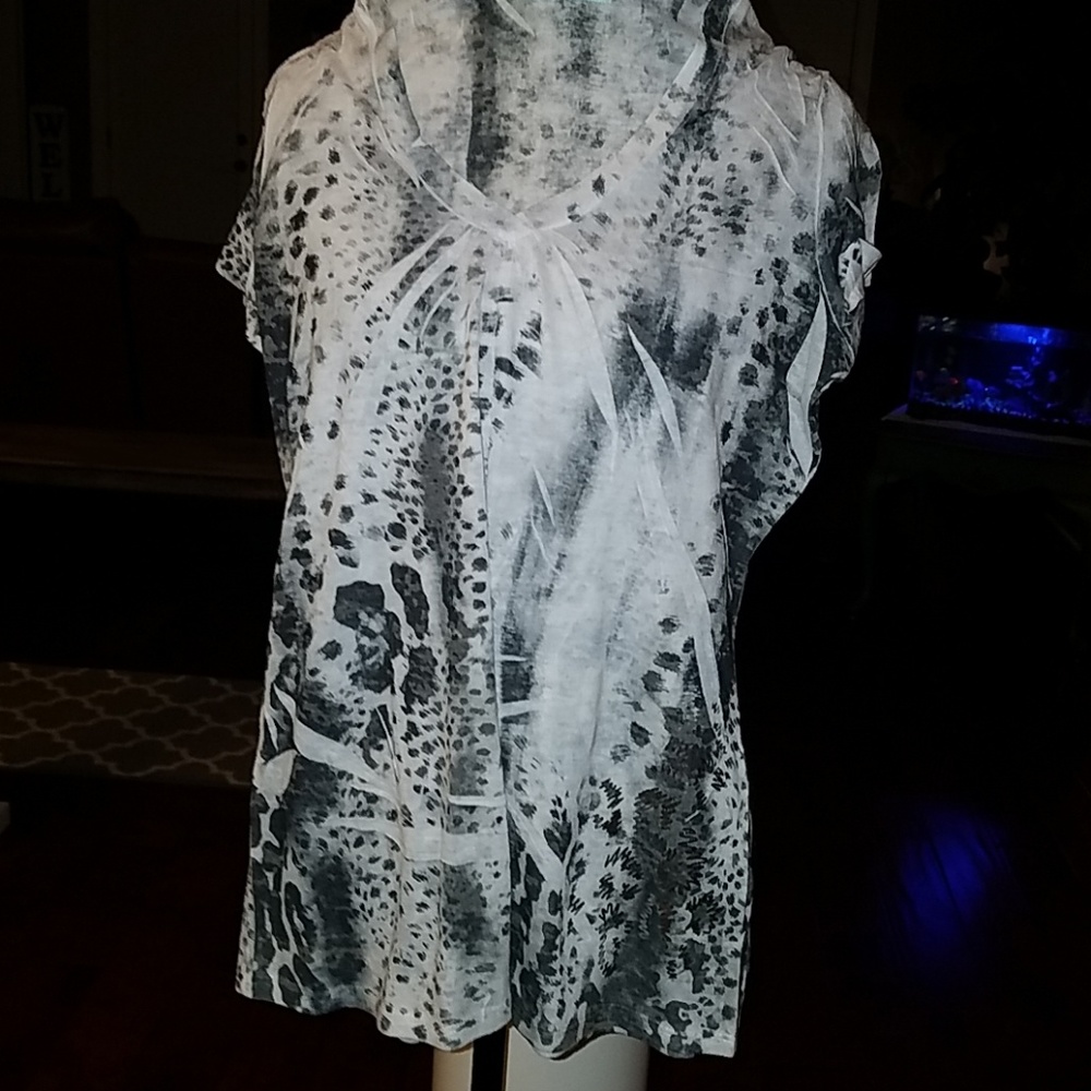 Fitted V-Neck shirt